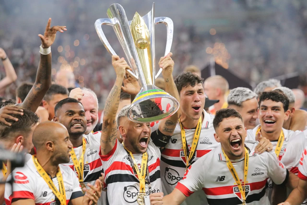 São Paulo vence o Palmeiras nos pênaltis e é campeão da Supercopa