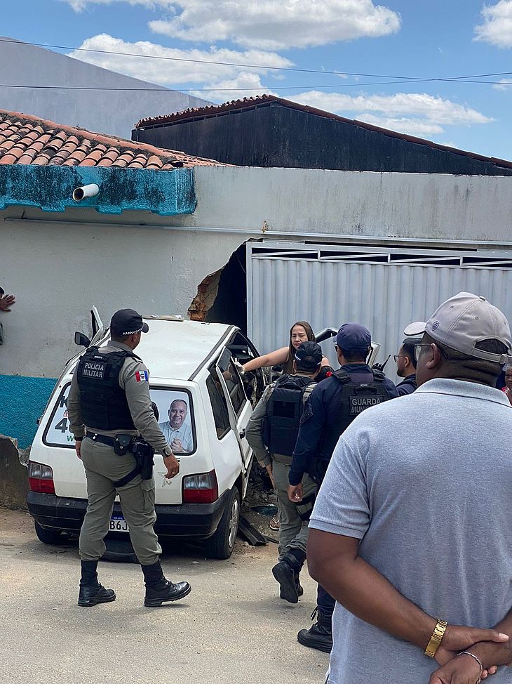 Homem morre ao colidir carro contra muro de residência no interior de Alagoas 