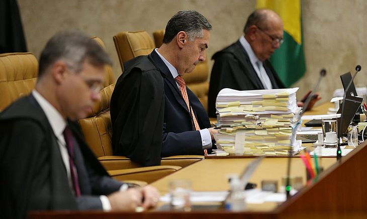 Descriminalização do aborto: votação é suspensa e será feita de forma presencial