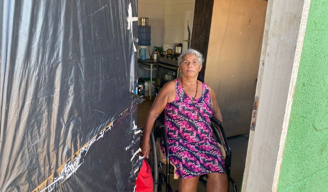 Dona Maria das Graças, ex-moradora do bairro Alto do Cruzeiro, hoje mora no Residencial Nova Esperança 