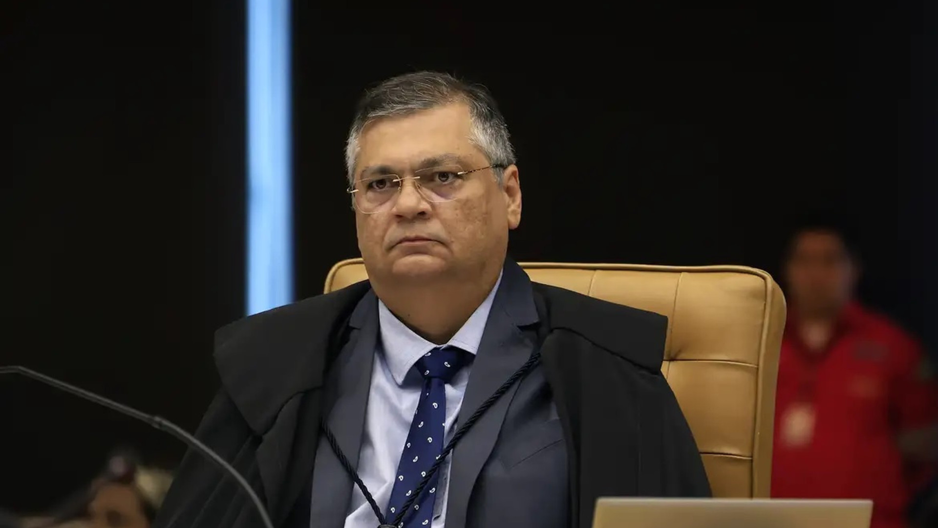 Dino e Zanin votam contra retirar símbolos religiosos de órgãos públicos