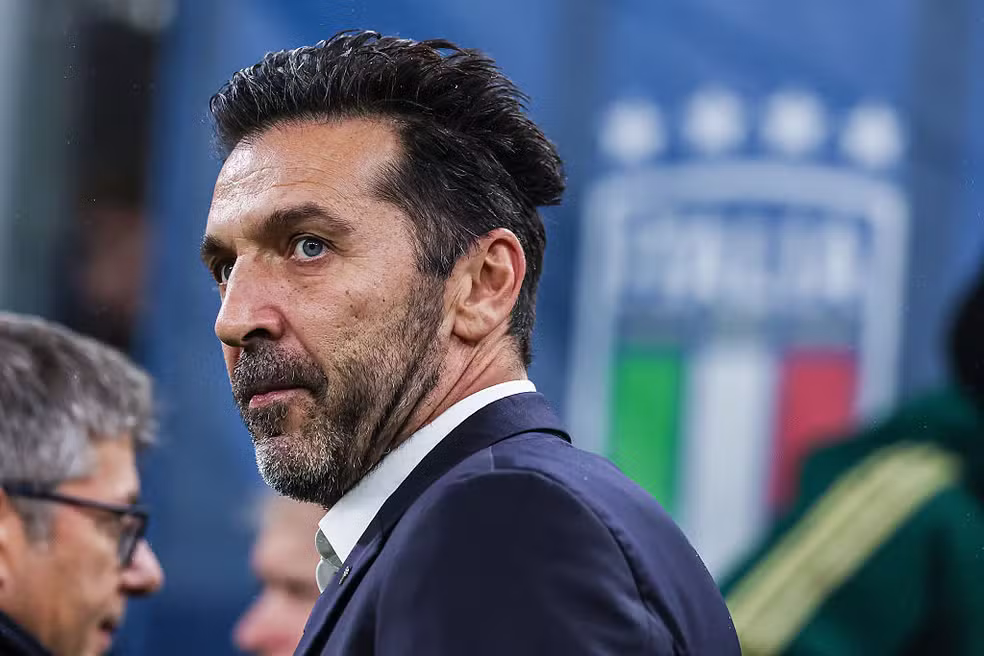 Buffon deixa o cargo de chefe de delegação da seleção da Itália — Foto: Getty Images