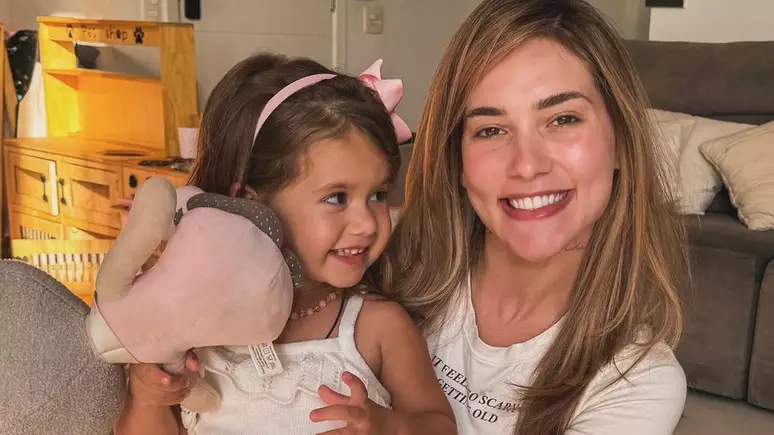 Virginia Fonseca exagera e vira piada após exigências no primeiro dia de aula da filha na escola  