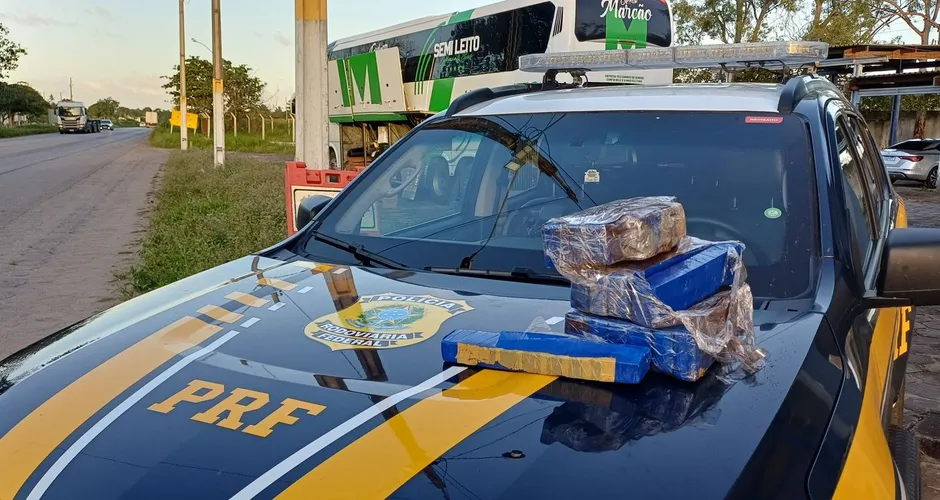 PRF intercepta ônibus e apreende 12 kg de maconha em Alagoas