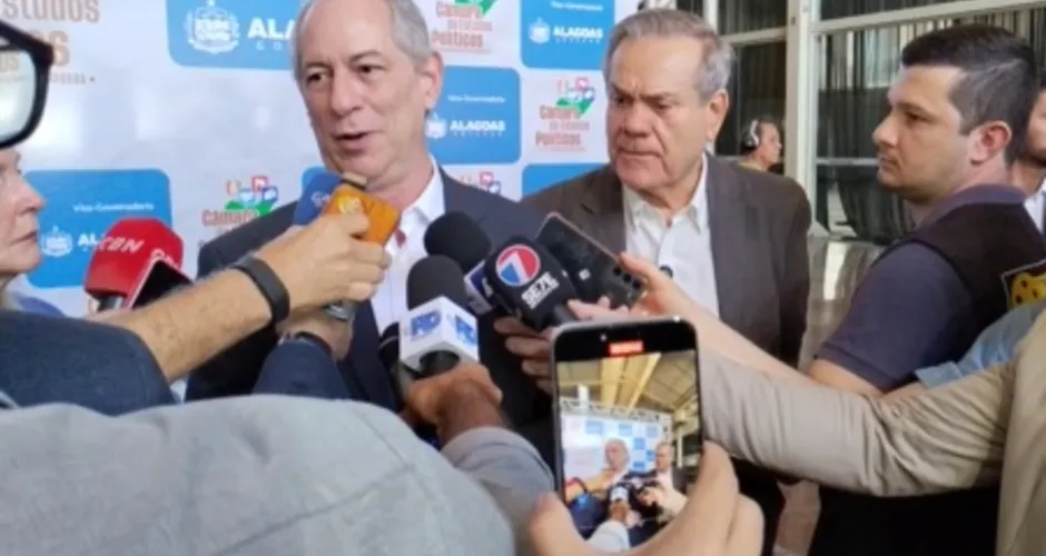 Em Alagoas, Ciro Gomes diz que governo Lula leva o Brasil para insolvência e que PT é "um vazio ideológico"