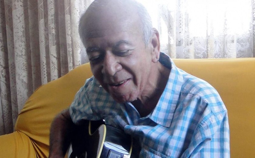 Morre o cantor palmeirense Carlos Moura, autor dos sucessos 'Minha Sereia' e 'Cometa Mambembe'