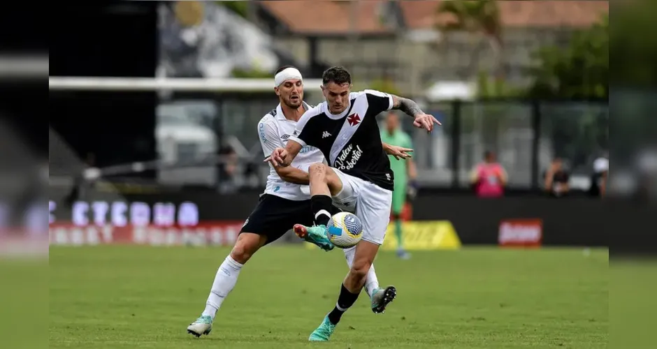 Vasco vence o Grêmio em tarde de homenagens a Dinamite