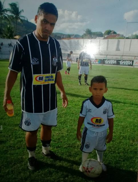 Paixão do garoto Arthur pelo futebol surgiu muito cedo. Foto: cortesia 