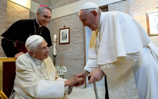 Papa Francisco fala sobre Bento XVI: “Um presente para a Igreja”