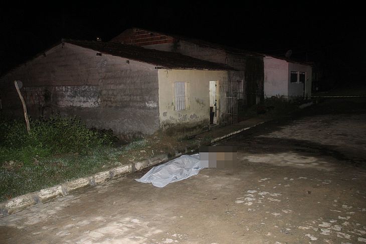 Polícia investiga morte de jovem arrastado para fora de casa e executado com cerca de 20 tiros, em União