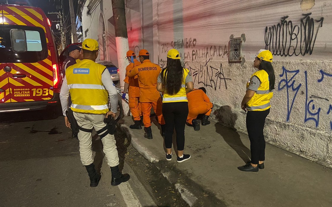 Mulher é levada a hospital psiquiátrico após tirar roupa 