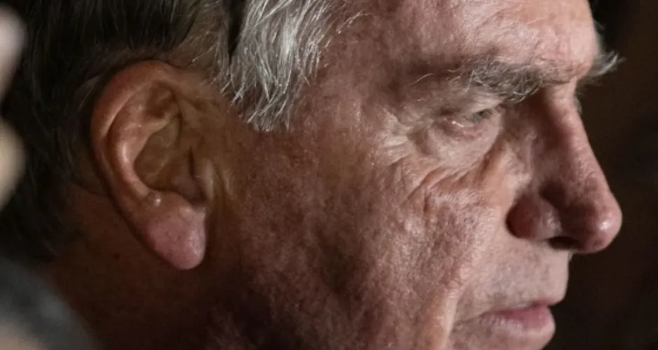 Soluços e vômitos: Bolsonaro passa por nova consulta de urgência