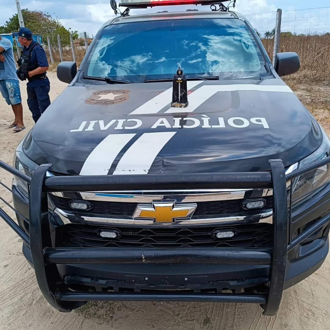 A situação inusitada mobilizou uma equipe da Polícia Militar, outra da Polícia Civil e até um padre foi chamado para benzer o lugar - Foto: Tribuna do Sertão