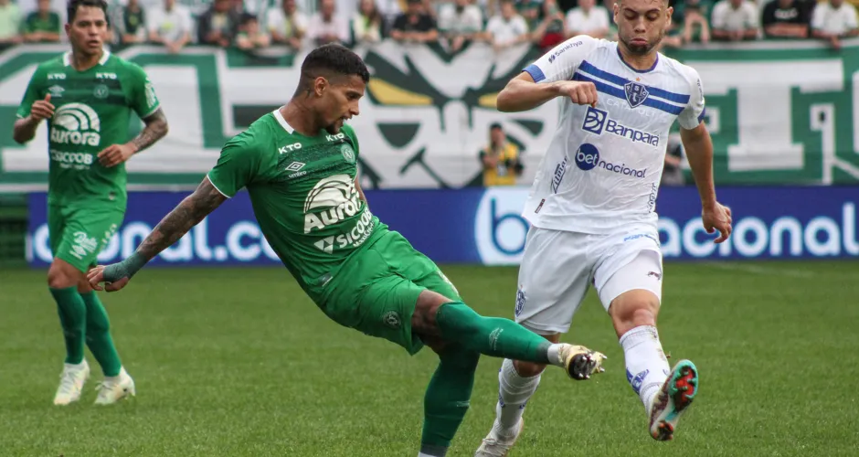 Paysandu vence Chapecoense de virada e ultrapassa o CRB