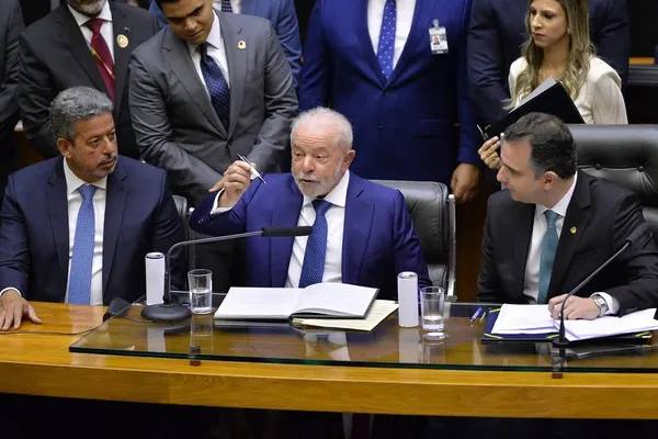 Lula diz que “converteu” Arthur Lira: “era inimigo, hoje é meu amigo”