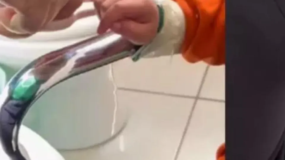 Criança autista é achada amarrada em escola no PR e professora é presa