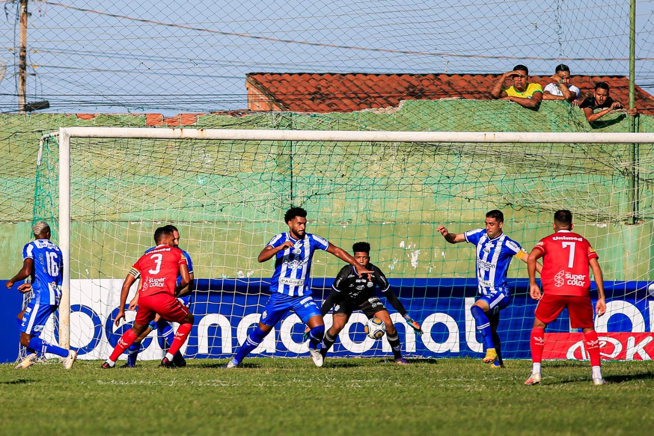 Primeiro tempo teve poucas oportunidades - Foto: Ailton Cruz