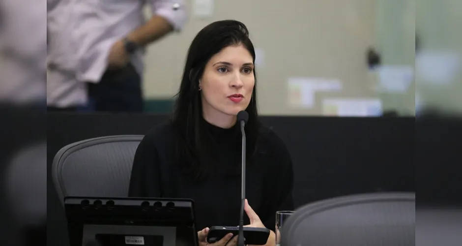 Carla Dantas assume cadeira na ALE e diz que lutará em prol da mulher