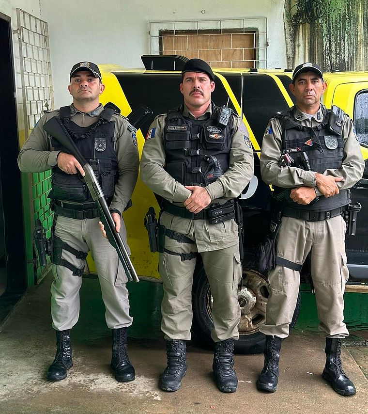 Cabo Valdir (esquerda), 2º sargento Albuquerque (centro) e o soldado Jorge (Foto: Divulgação / Polícia Militar)