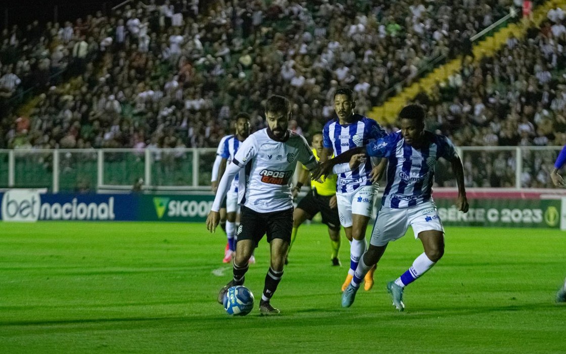 CSA cede empate ao Figueirense e chega ao 5º jogo sem vencer: 1x1