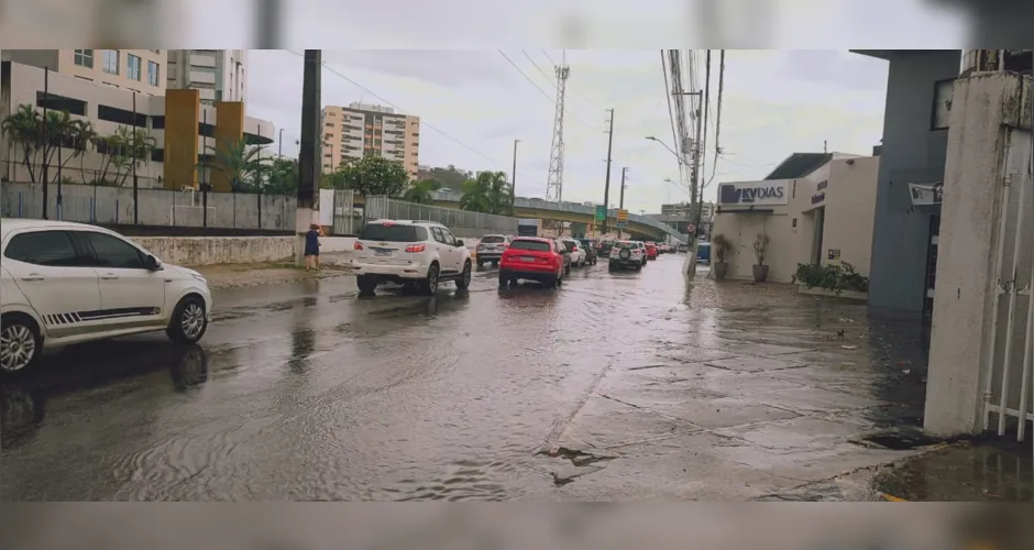 Chuva provoca alagamentos em diversos pontos de Maceió nesta sexta