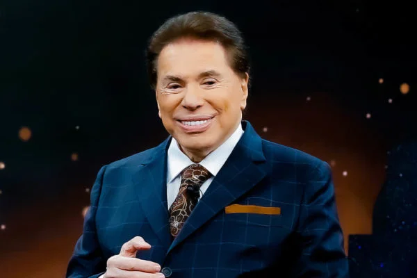 Afastado da TV, Silvio Santos aparece em foto rara