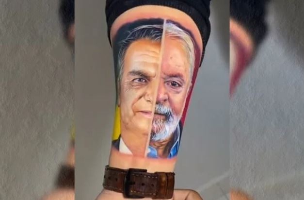 Homem faz tatuagem unindo rostos dos adversários Bolsonaro e Lula