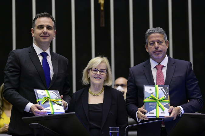 Rodrigo Pacheco, Rosa Weber e Arthur Lira no plenário da Câmara dos Deputados durante sessão solene do Congresso Nacional destinada a inaugurar a 1ª Sessão Legislativa Ordinária da 57ª Legislatura