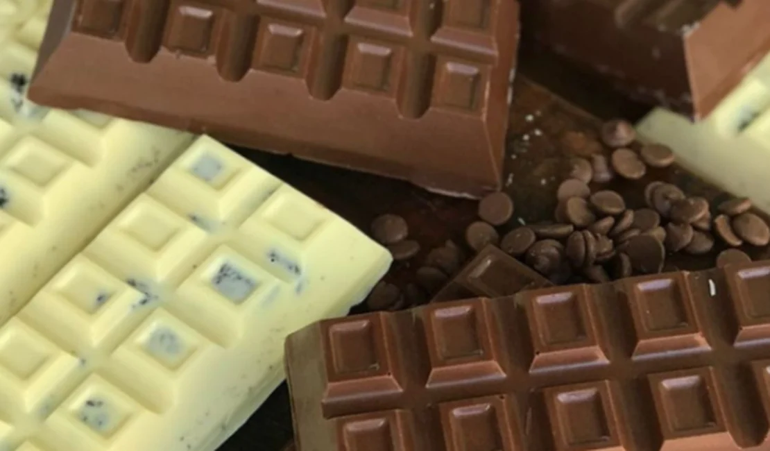 Mulher é detida após furto de 94 barras de chocolate e leite em supermercado de Maceió