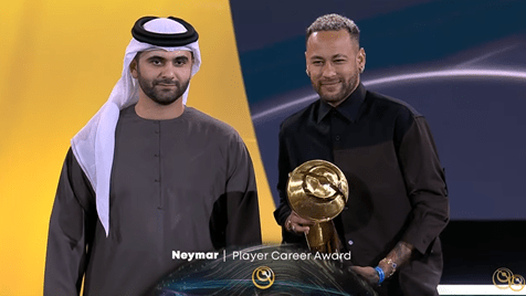 Neymar recebeu um prêmio durante a cerimônia. • Divulgação / Globe Soccer Awards