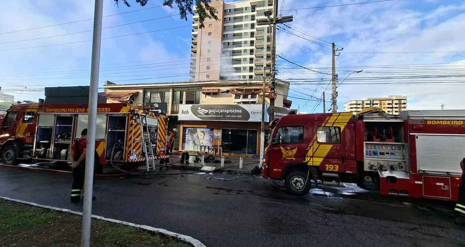 10 gatos morrem em incêndio de loja na Jatiúca
