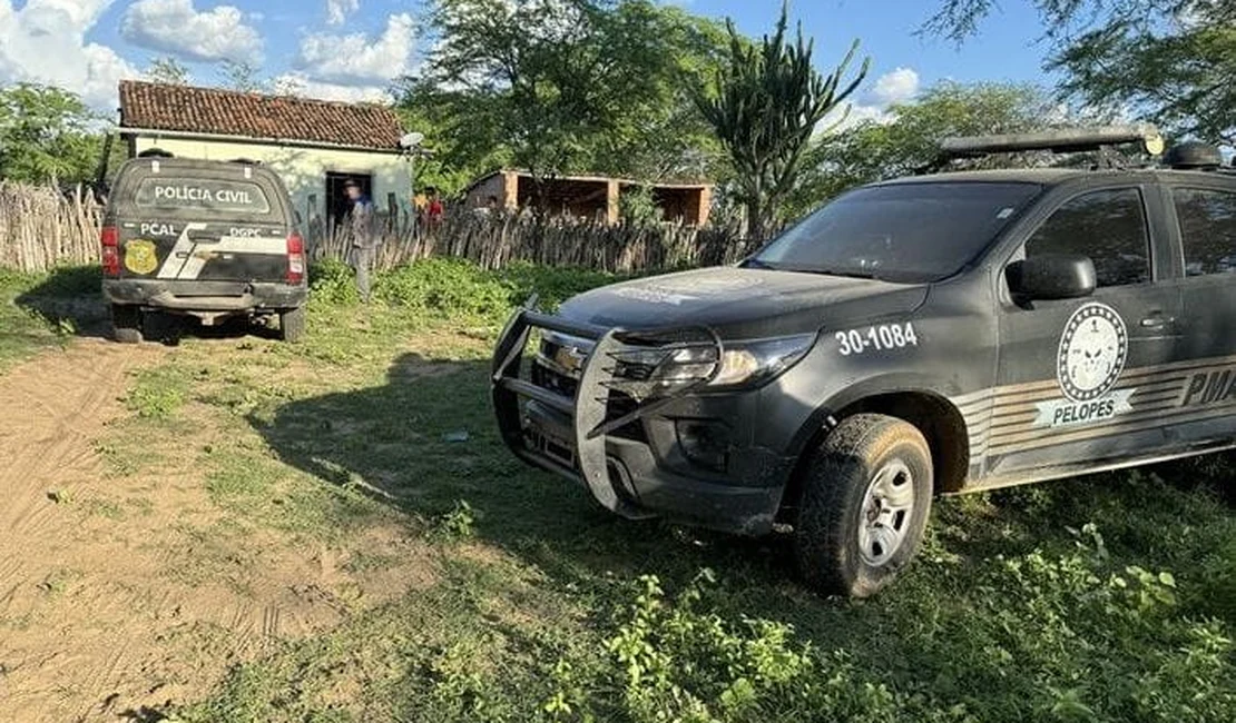 Idoso é encontrado morto com marcas de tiros, dentro de casa, no Sertão