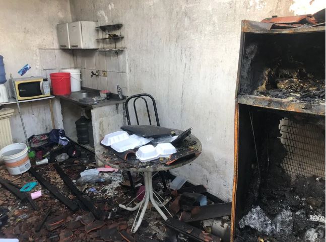 'Perdemos tudo. Não sobrou nada', diz moradora de casa atingida por incêndio no Feitosa, em Maceió