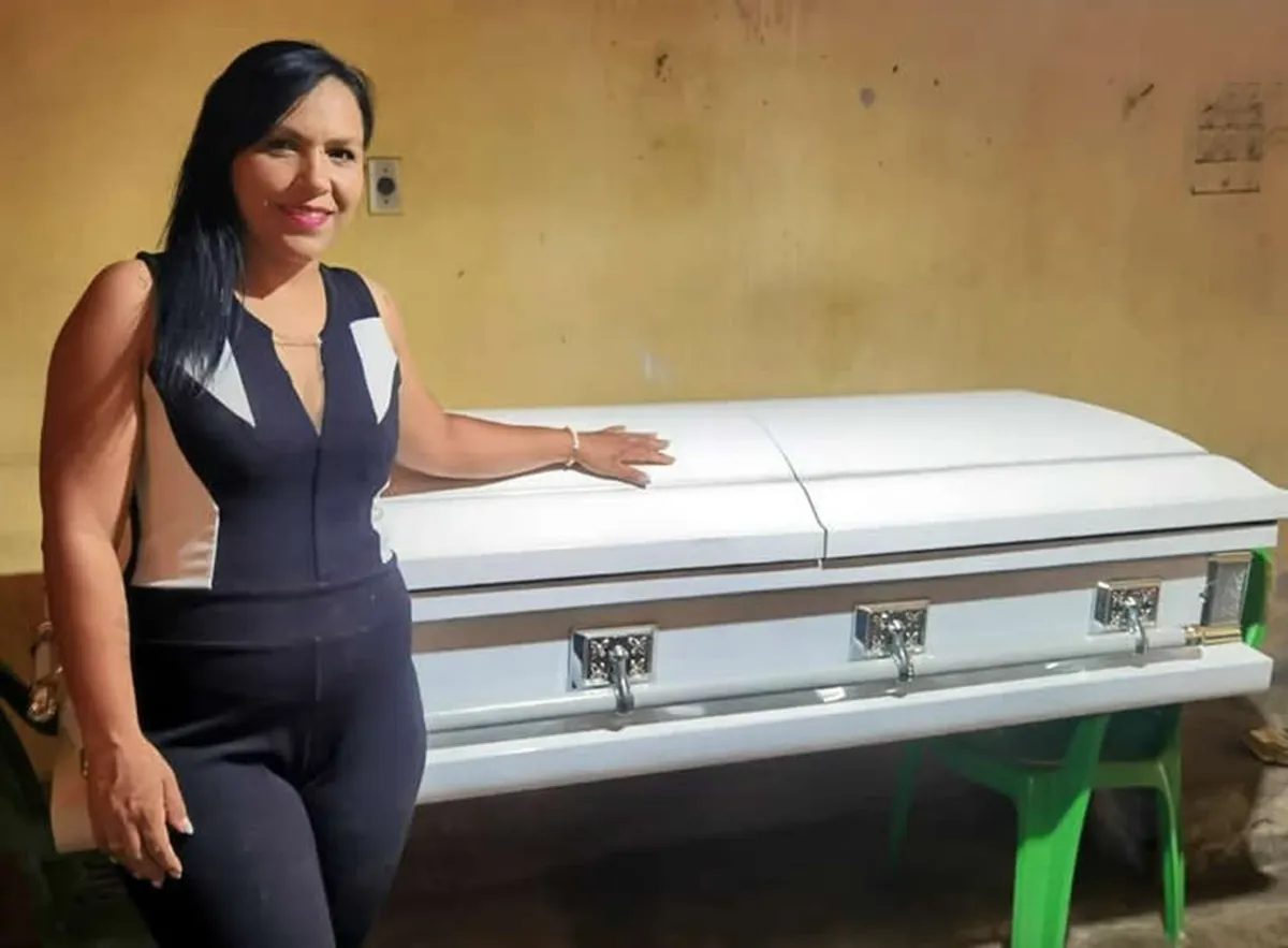 Ex-funcionária recebe “caixão de luxo” como indenização trabalhista em acordo feito com funerária