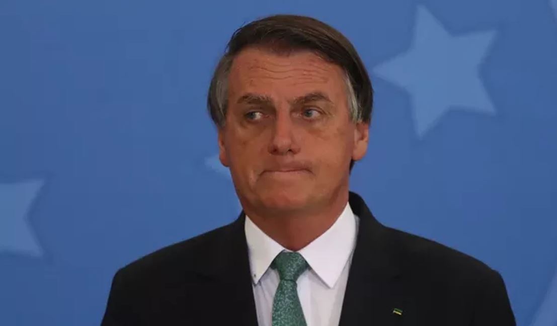 Bolsonaro renova concessão da Globo, Band e Record por 15 anos 