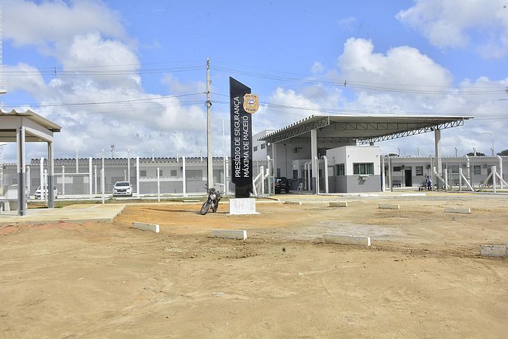 Reeducando é encontrado morto e pendurado em cela de presídio de Maceió