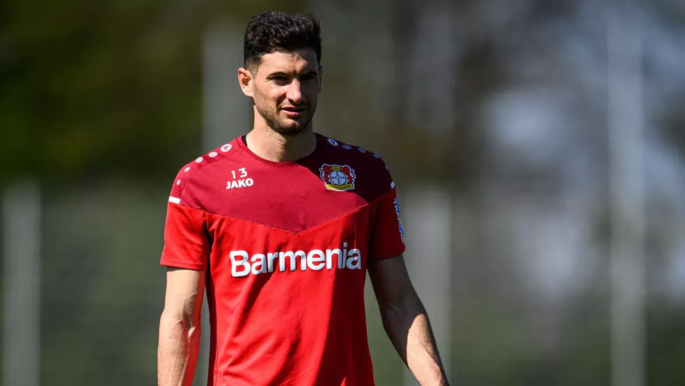 Lucas Alario acertou com o Inter — Foto: Divulgação/Site oficial Bayer