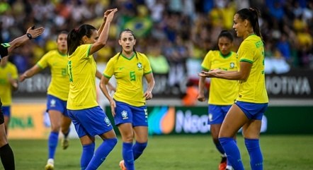 Brasil deixa o top 10 do ranking feminino da Fifa; Espanha é líder pela primeira vez