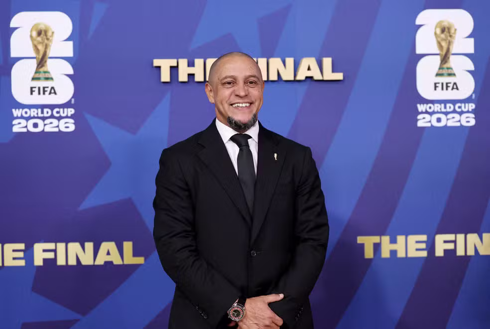 Ex-lateral Roberto Carlos chega ao estádio para Espanha x Argentina — Foto: REUTERS/Amanda Perobelli