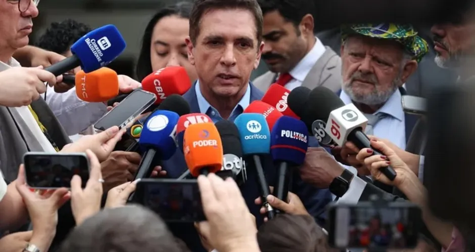 Bolsonaro deve fazer nova cirurgia em abril, diz médico