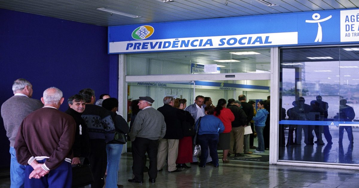 Fila do INSS chega a recorde de 2,7 milhões e gera custo de bilhões às contas públicas