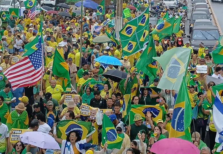 Oração, protesto e anistia marcam manifestação pró-Bolsonaro em Maceió