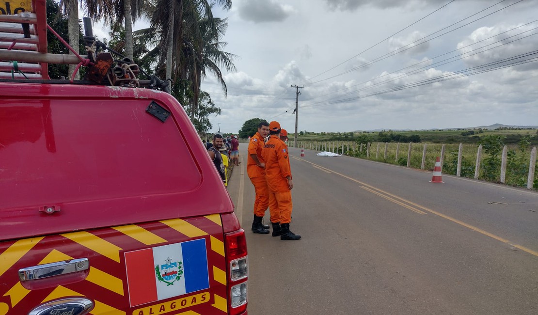 Mulher morre após cair de carroceria de caminhão de empresa  Arapiraquense