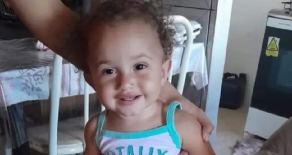 Bebê de 1 ano e 7 meses morre após cair em um balde com água em casa