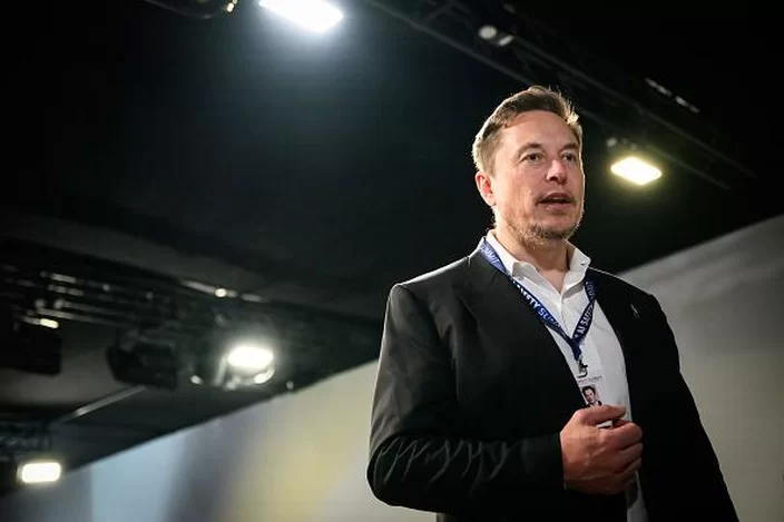 Elon Musk demite cerca de 14 mil funcionários da Tesla para reduzir custos