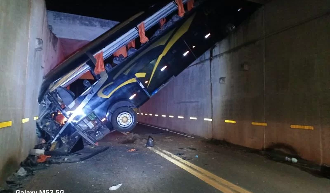 Acidente com ônibus de turismo deixa mais de 30 feridos em Campinas