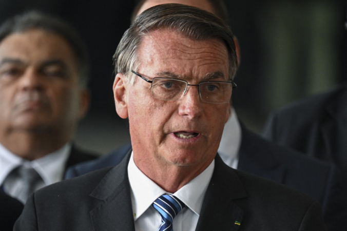 Bolsonaro diz que volta ao Brasil em março para liderar oposição contra Lula