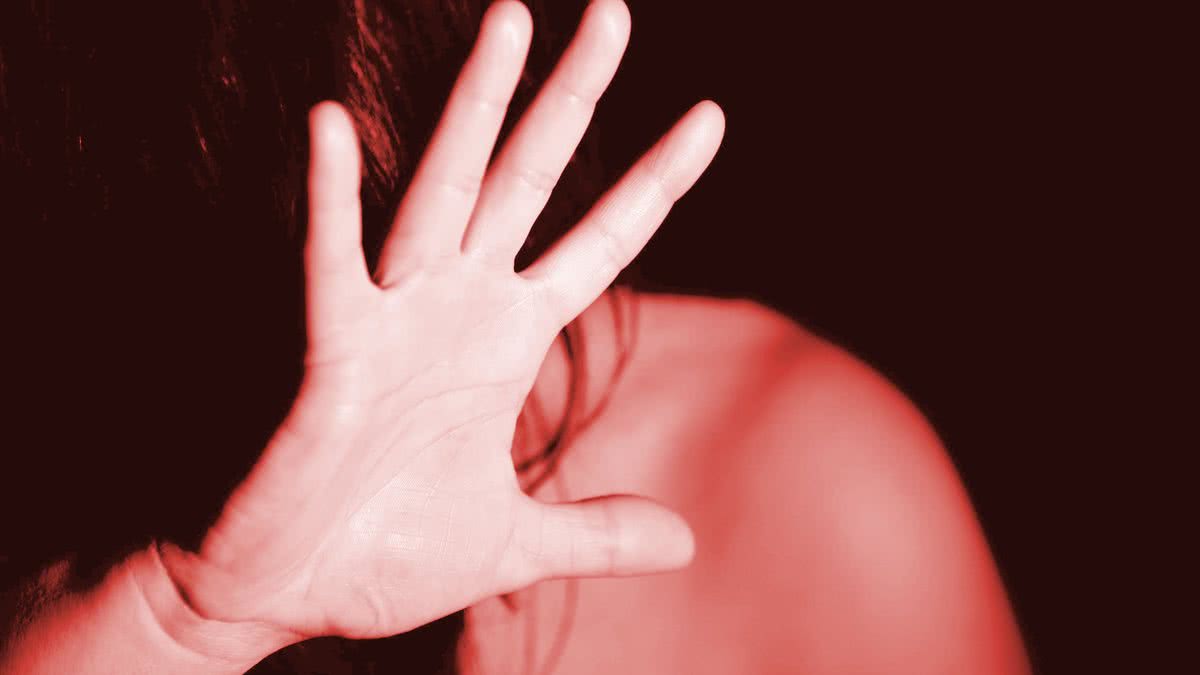 Mulher é agredida com foice pelo ex-companheiro por não aceitar fim do relacionamento