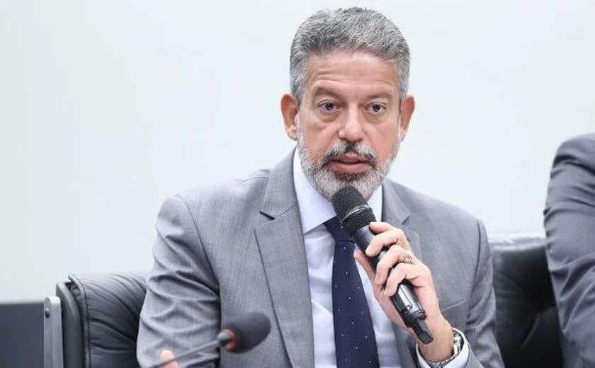 Arthur Lira: prisão de Bolsonaro é 'exagerada' e Brasil deveria 'tratar melhor' ex-presidentes