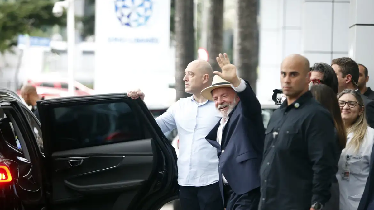 Lula passou por cirurgia para drenar hematoma na cabeça - Foto: Paulo Pinto / Agência Brasil